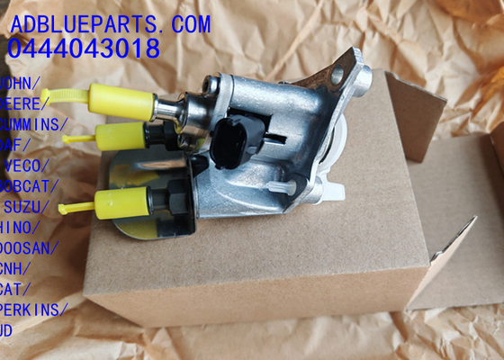 0444043018 تصنيع المعدات الأصلية بوش مدافع وحدة الغمر / اليوريا فوهة / الغمر الوحدة 0444043018 أدبلو Injector فوهة الجرعة فوهة الجرعة لـ JOHN DEERE الكمون DAF IVECO بوبكات ايسوزو هينو دوسان CNH لكل قطط UD